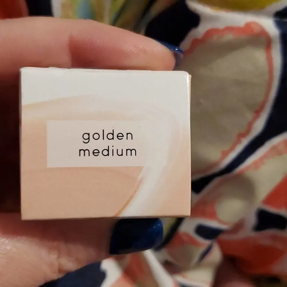 LAURA Geller Filter First Luminous Foundation‎